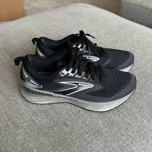 Women’s Brooks Levitate 6 GTS running shoes